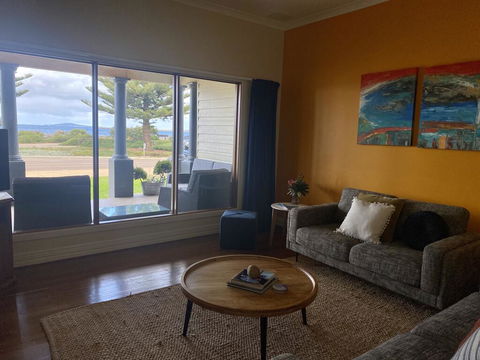 The Beach House & Villas - Accommodation Georgetown 2