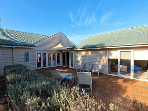 The Beach House - Quintessential Holiday House With Open Fireplace! - Accommodation Georgetown 2