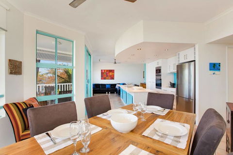The Beach Shack 3BR Waterfront Resort, Own WIFI - Accommodation Georgetown 2