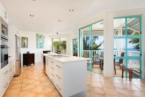 The Beach Shack 3BR Waterfront Resort, Own WIFI - Accommodation Georgetown 1