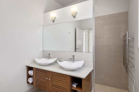 The Cove Kettering - Accommodation Georgetown 6
