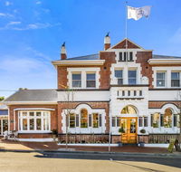 Cygnet Old Bank - Accommodation Georgetown