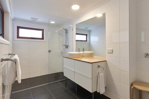 DOLPHIN LOOKOUT COTTAGE - Amazing Views Of The Bay Of Fires - Accommodation Georgetown 2