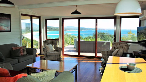 DOLPHIN LOOKOUT COTTAGE - Amazing Views Of The Bay Of Fires - Accommodation Georgetown 1