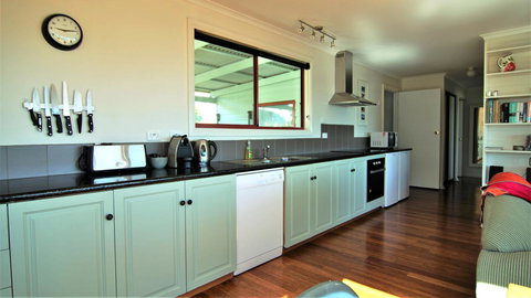 DOLPHIN LOOKOUT COTTAGE - Amazing Views Of The Bay Of Fires - Accommodation Georgetown 5