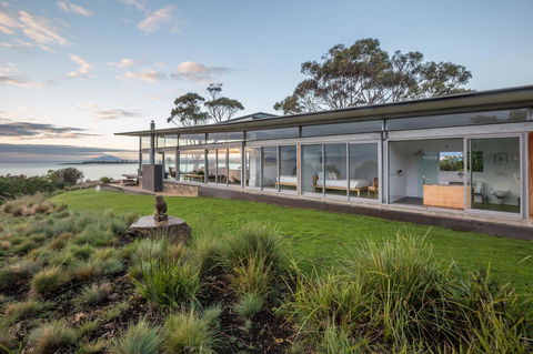 Avalon Coastal Retreat - Accommodation Georgetown 0