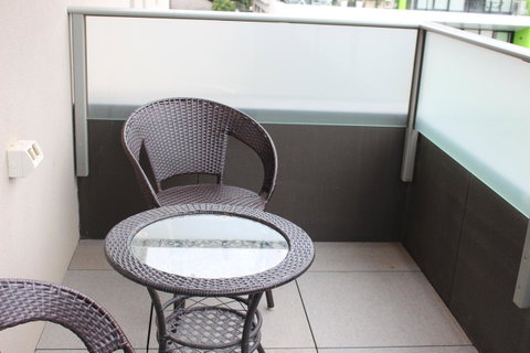 Poplar Box Hill Apartment - Accommodation Georgetown 0