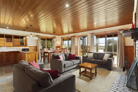 Apollo Bay Cottages - Accommodation Georgetown 2