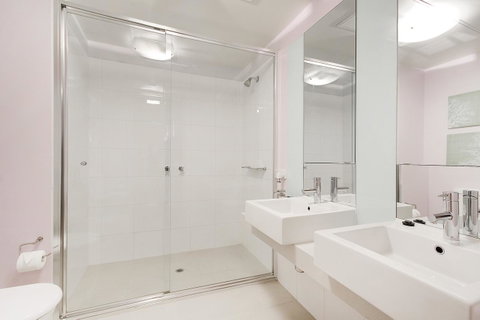 Waterfront Melbourne Apartments - Accommodation Georgetown 24