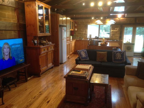 Mud Hollow Barn - Accommodation Georgetown 13