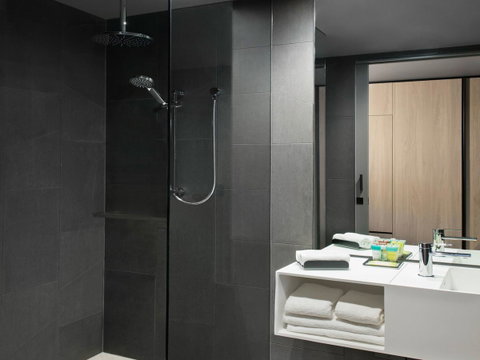 Vibe Hotel Melbourne Docklands - Accommodation Georgetown 16