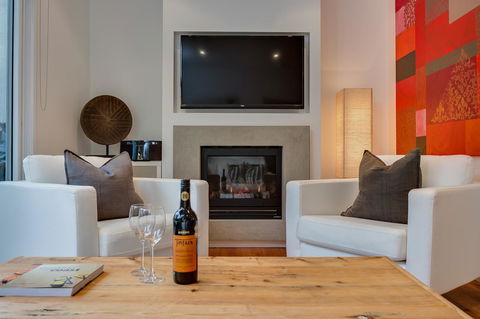 Capella Villa No. 4 - Stunning Luxury Decor Inside And Out - Accommodation Georgetown 2
