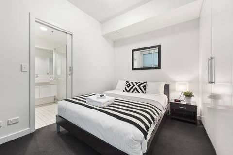 Docklands Private Collection - City Harbour Apartments - Accommodation Georgetown 24