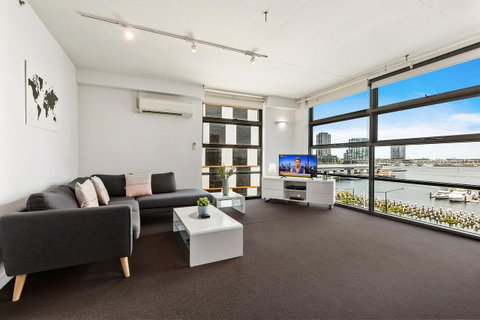 Docklands Private Collection - City Harbour Apartments - Accommodation Georgetown 14