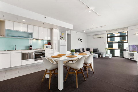 Docklands Private Collection - City Harbour Apartments - Accommodation Georgetown 13