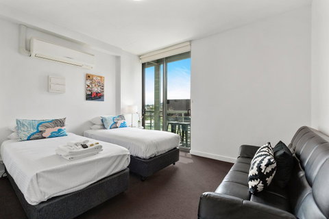 Docklands Private Collection - City Harbour Apartments - Accommodation Georgetown 11