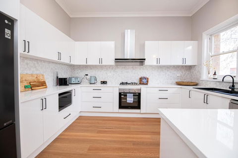 The Byng House Grand And Central, Entertain 12 - Accommodation Georgetown 1