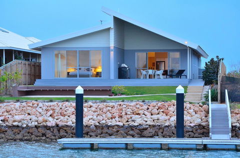 The Carnarvon Luxury Canal Home - Accommodation Georgetown 0