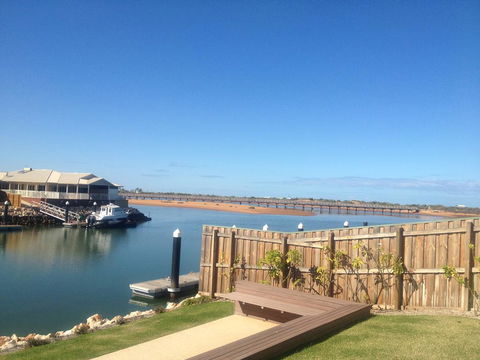 The Carnarvon Luxury Canal Home - Accommodation Georgetown 2