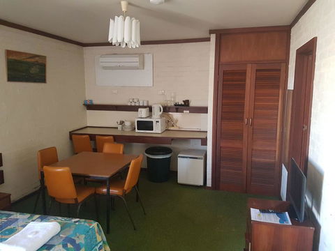 The Club Hotel - Accommodation Georgetown 2