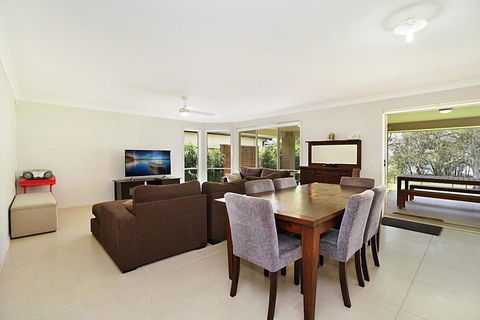 The Corso - Gorokan - Accommodation Georgetown 2