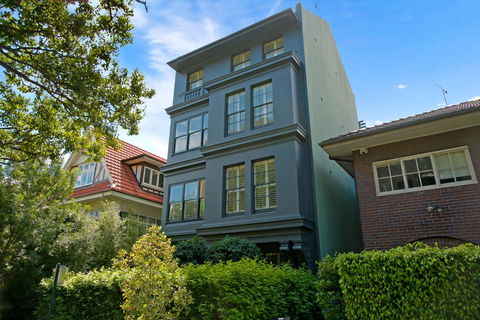 The Courtyard Of St Neot - Art Deco 2BR Potts Point Apartment With Large Courtyard In Stunning Location - Accommodation Georgetown 1