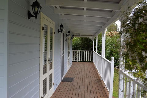 The Doll's House - Charming 2 Bedroom Cottage Just A Short Walk From The Village - Accommodation Georgetown 2