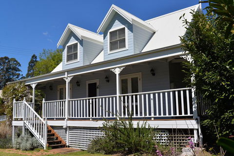 The Doll's House - Charming 2 Bedroom Cottage Just A Short Walk From The Village - Accommodation Georgetown 1