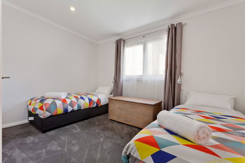 The Elements West - Jindabyne - Accommodation Georgetown 2