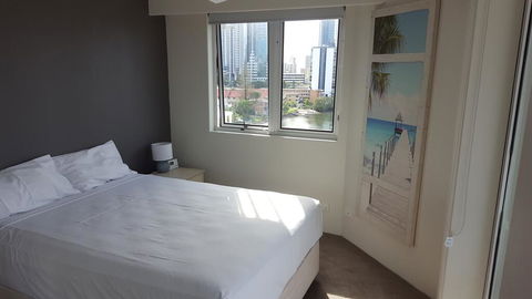 The Emerald Surfers Paradise - Accommodation Georgetown 3
