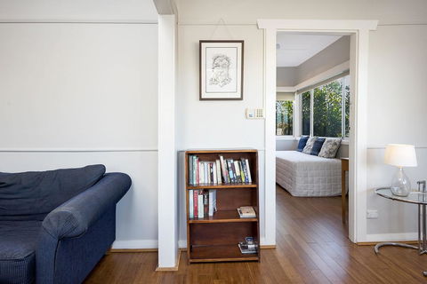 The Entrance North Lakeside Cottage - Accommodation Georgetown 3