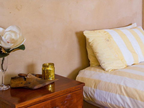 The Farmhouse - Grape Vines And Rolling Green Hills - Accommodation Georgetown 3