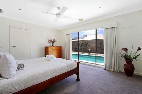The Grand Holiday House - Accommodation Georgetown 3