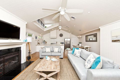 The Hamptons Beach House On Dutchies - Accommodation Georgetown 0