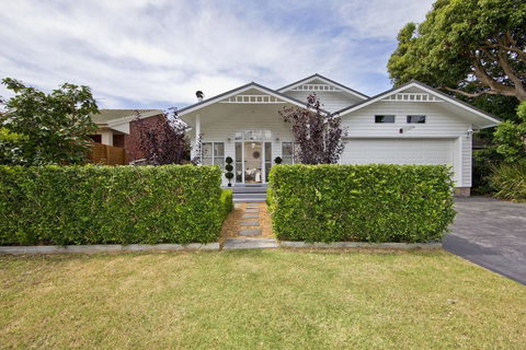The Hamptons Beach House On Dutchies - Accommodation Georgetown 2