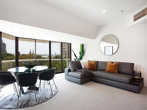 THE HYDEAWAY-LUXE HYDE PARK CITY APARTMENT-hosted By LAbode Accommodation - Accommodation Georgetown 0