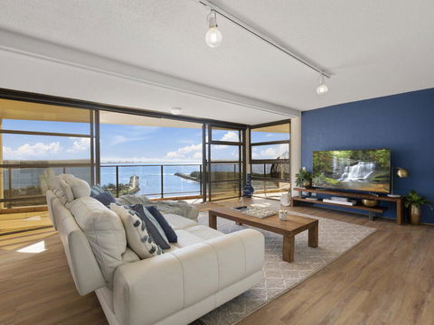 The Penthouse @ Point Cartwright - INSTANT HOTEL WINNER 2019 - Accommodation Georgetown 1
