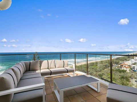 The Penthouse @ Point Cartwright - INSTANT HOTEL WINNER 2019 - Accommodation Georgetown 3