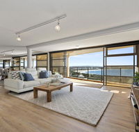 The Penthouse  Point Cartwright - INSTANT HOTEL WINNER 2019 - Accommodation Georgetown