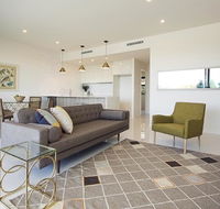 The Princess Bride - Executive 3BR Bulimba Apartment with Balcony in Central Location - Accommodation Georgetown