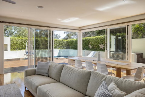 The Sanctuary: Stunning. Hot Tub Spa + Linen - Accommodation Georgetown 3