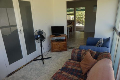 The Shack - Rainbow Beach, The Ultimate Beach Shack, 200m To Beach - Accommodation Georgetown 2