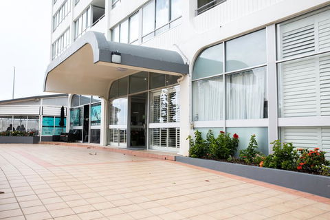 The Shore Apartments - Beachfront - Accommodation Georgetown 1