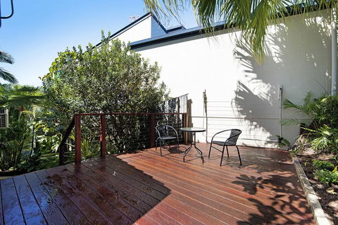 THE VIEW, TUGUN - 4 Bedrooms - Sea Views - Private Heated Pool - Accommodation Georgetown 1
