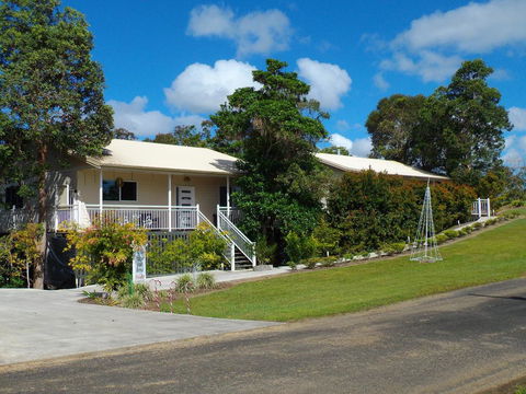 Tinaroo Sunset Retreat - Accommodation Georgetown 0