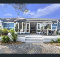 Toot Toot  50s Classic Beach House with Bungalow - Accommodation Georgetown