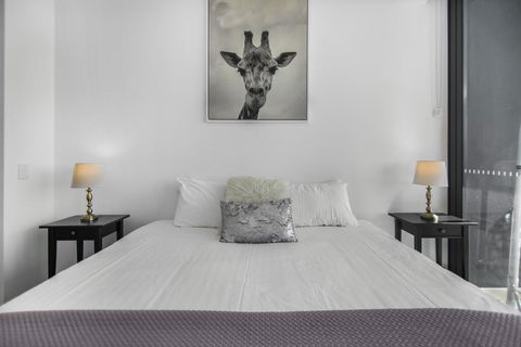 Top Floor 3 Bed Apartment With Million Dollar Views - Accommodation Georgetown 2