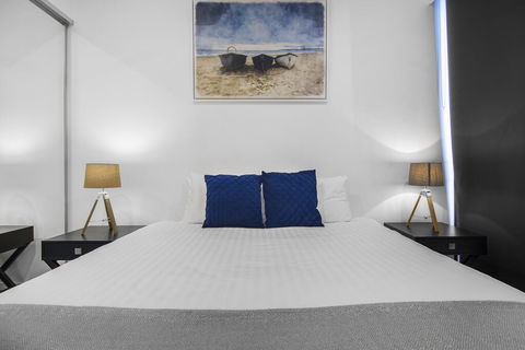 Top Floor 3 Bed Apartment With Million Dollar Views - Accommodation Georgetown 3