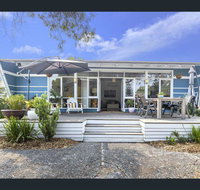 Toot Toot  50s Classic Beach House with Bungalow - Accommodation Georgetown