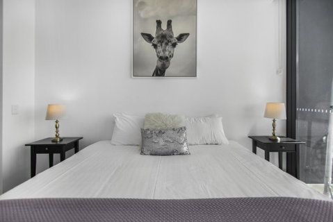 Top Floor 3 Bed Apartment With Million Dollar Views - Accommodation Georgetown 2
